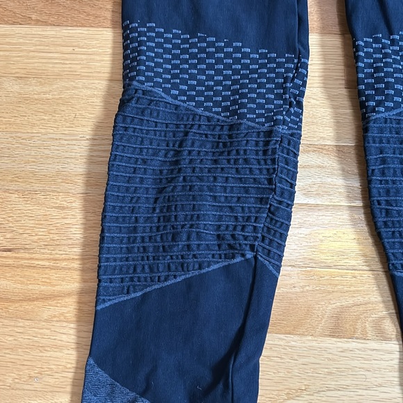 SPANX leggings - Picture 2 of 3